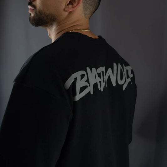 BADWOLF OVERSIZED NEGRA LETRA GRIS